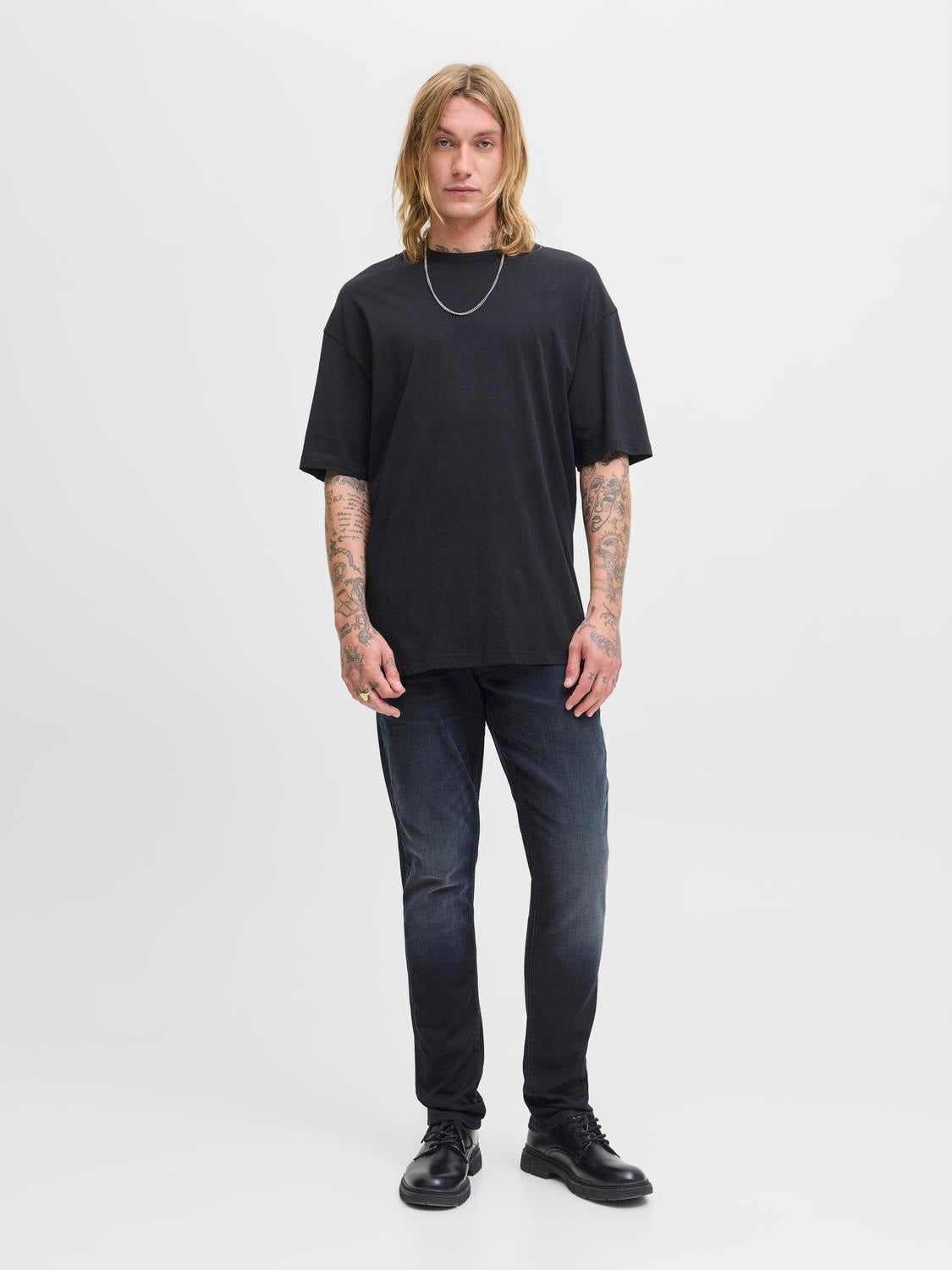 model_shot-front_full